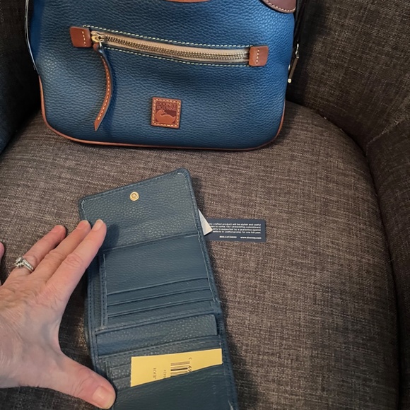 Dooney & Bourke Pebble Grain Small Hobo BPEBC1956 With Wallet - Picture 2 of 6